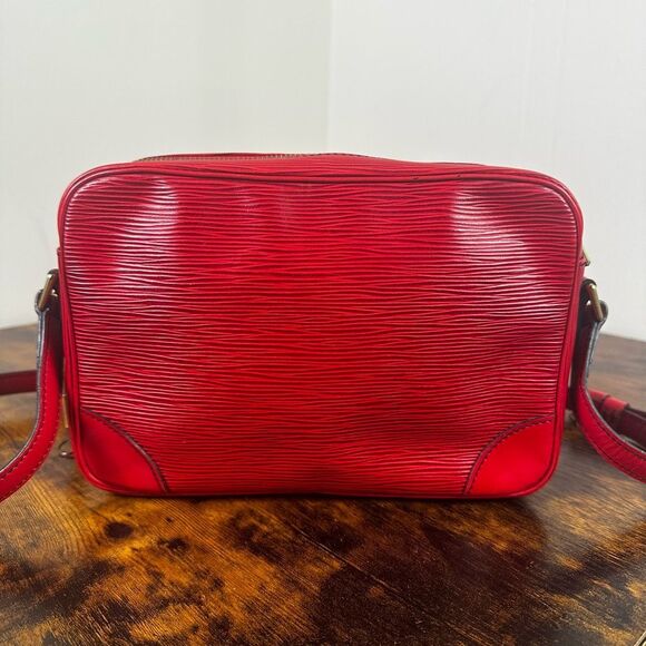 Louis Vuitton Vintage Trocadero 24 Red Epi Leather Crossbody Bag - Picture 2 of 16